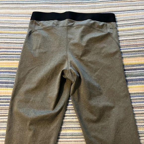Nike Pro Drifit Cropped Leggings - Picture 2 of 9